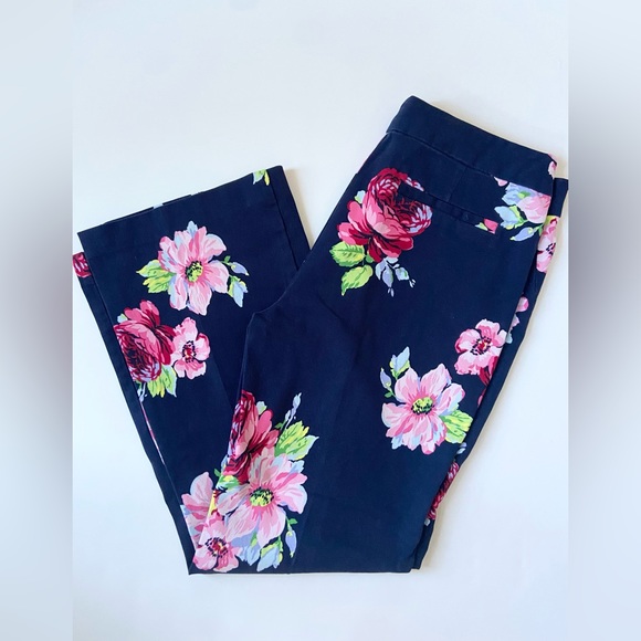 3/$50 Isaac Mizrahi Navy Floral Pants  ** 3 FOR $50 DEAL + REDUCED SHIPPING ** - Picture 3 of 6